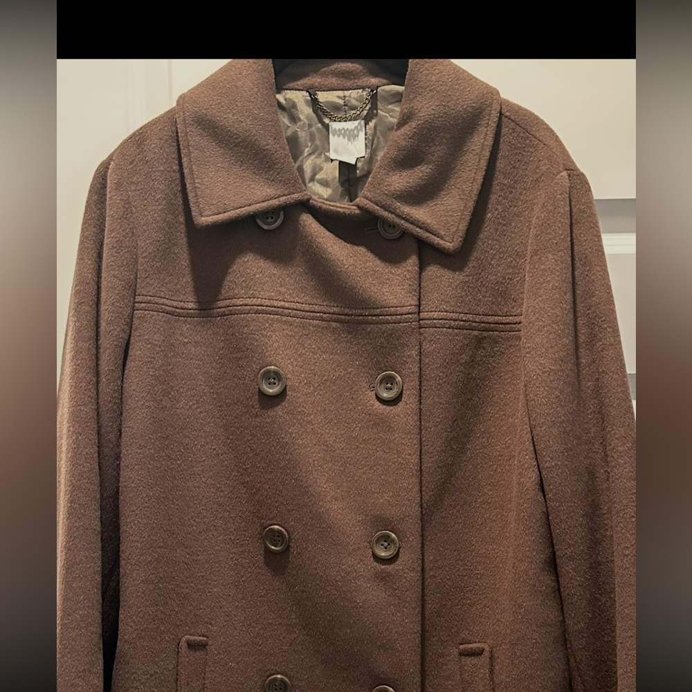 Beautiful Double Breasted Button Front Brings Sty… - image 1